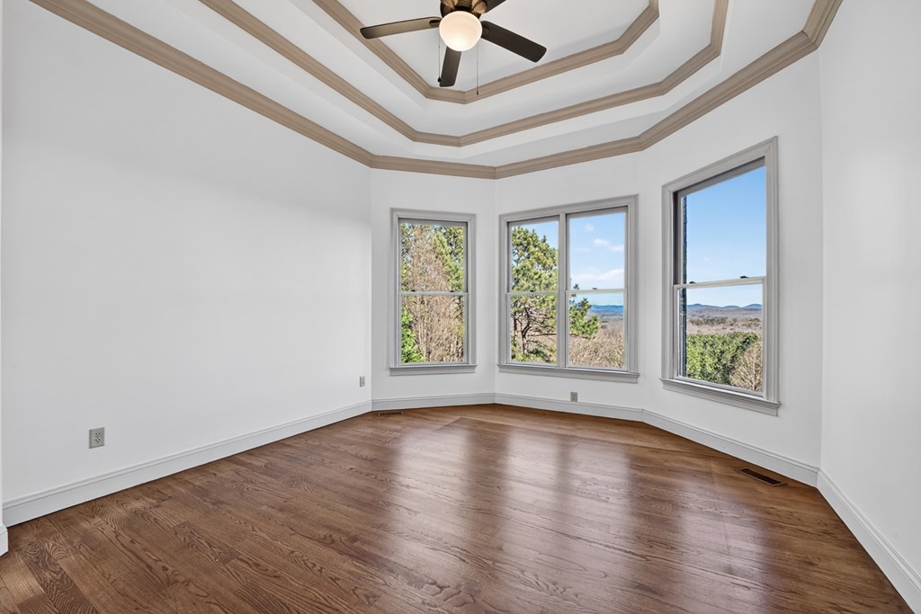 100 Fox Paw Leaf Court