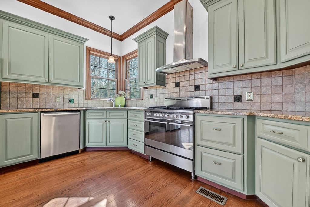 100 Fox Paw Leaf Court