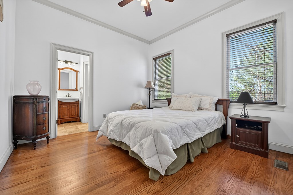 100 Fox Paw Leaf Court