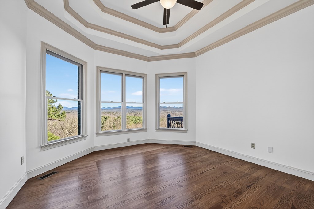 100 Fox Paw Leaf Court