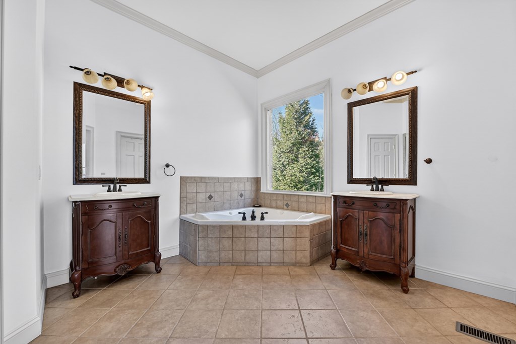 100 Fox Paw Leaf Court