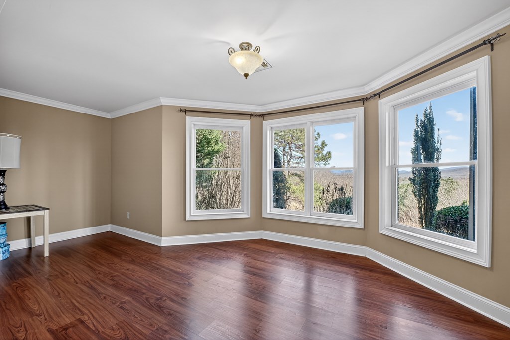 100 Fox Paw Leaf Court