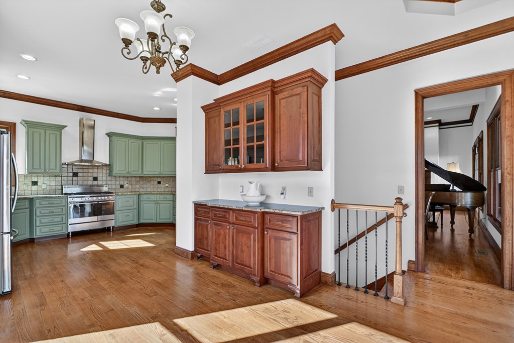 100 Fox Paw Leaf Court