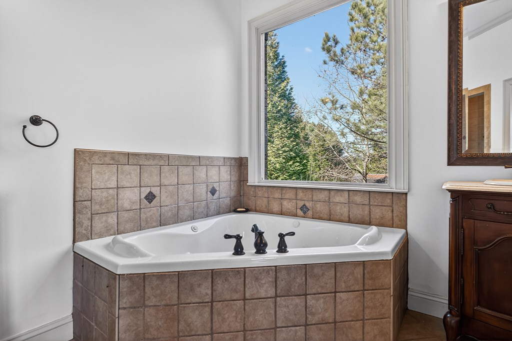 100 Fox Paw Leaf Court