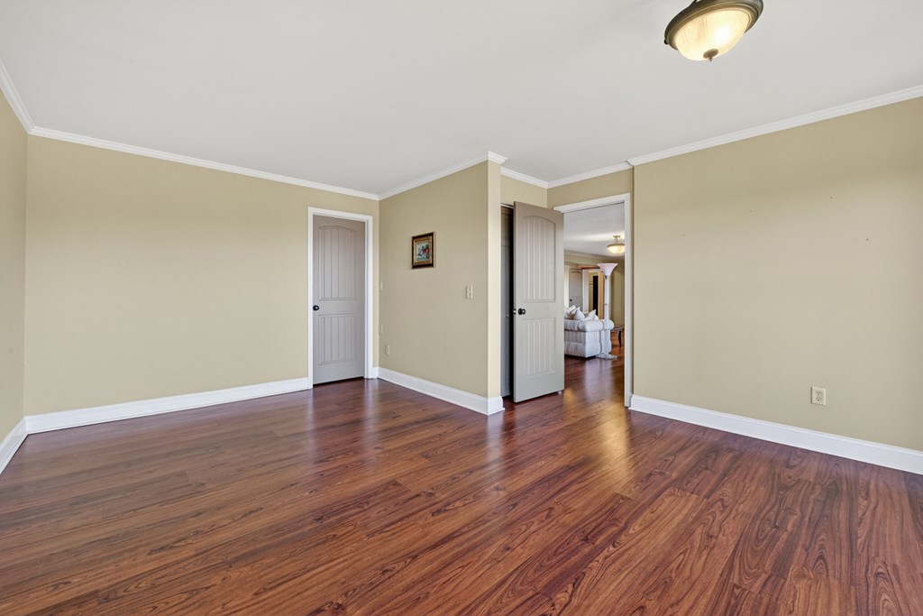 100 Fox Paw Leaf Court