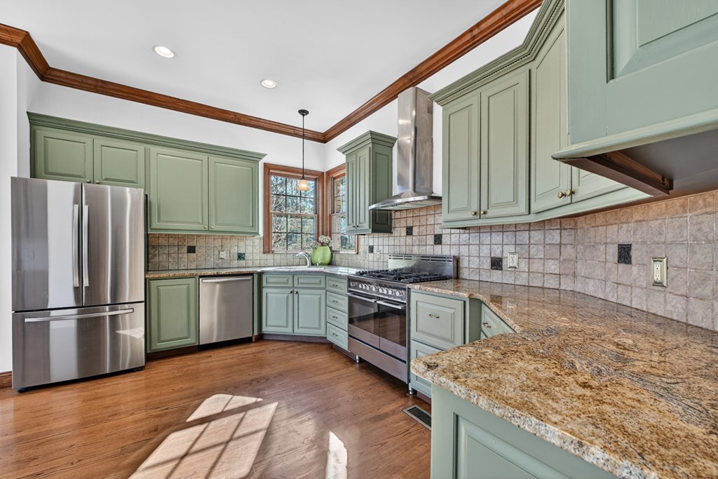 100 Fox Paw Leaf Court