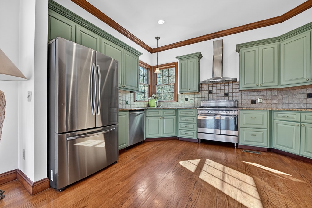 100 Fox Paw Leaf Court