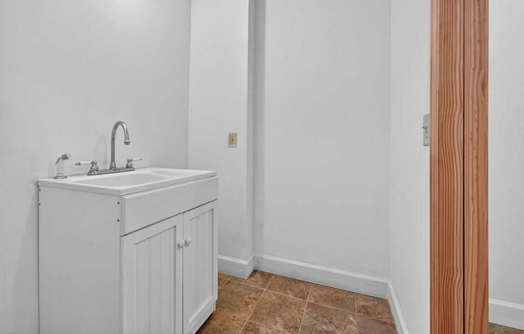 100 Fox Paw Leaf Court