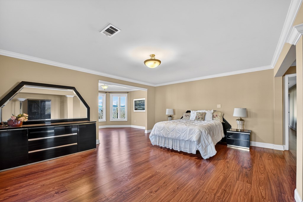 100 Fox Paw Leaf Court