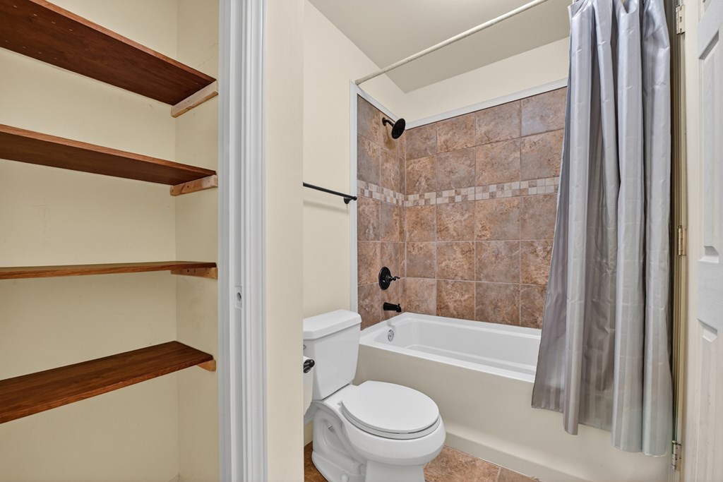 100 Fox Paw Leaf Court