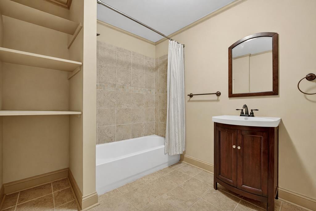 100 Fox Paw Leaf Court