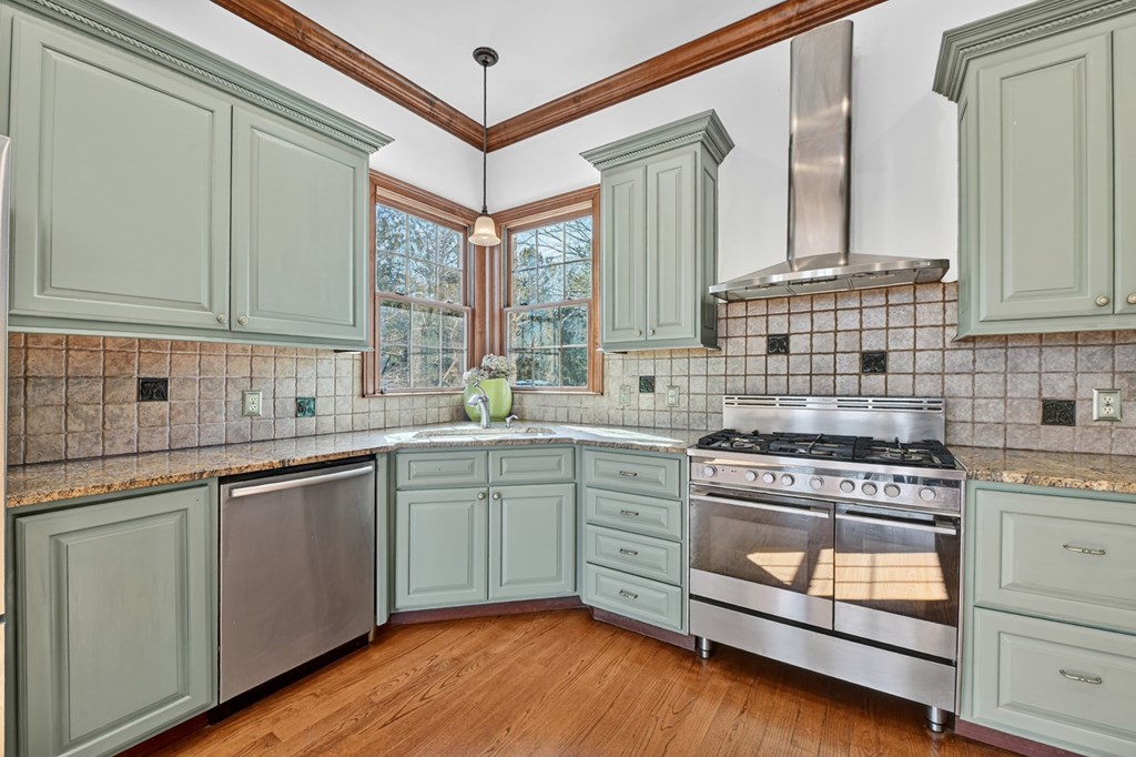 100 Fox Paw Leaf Court