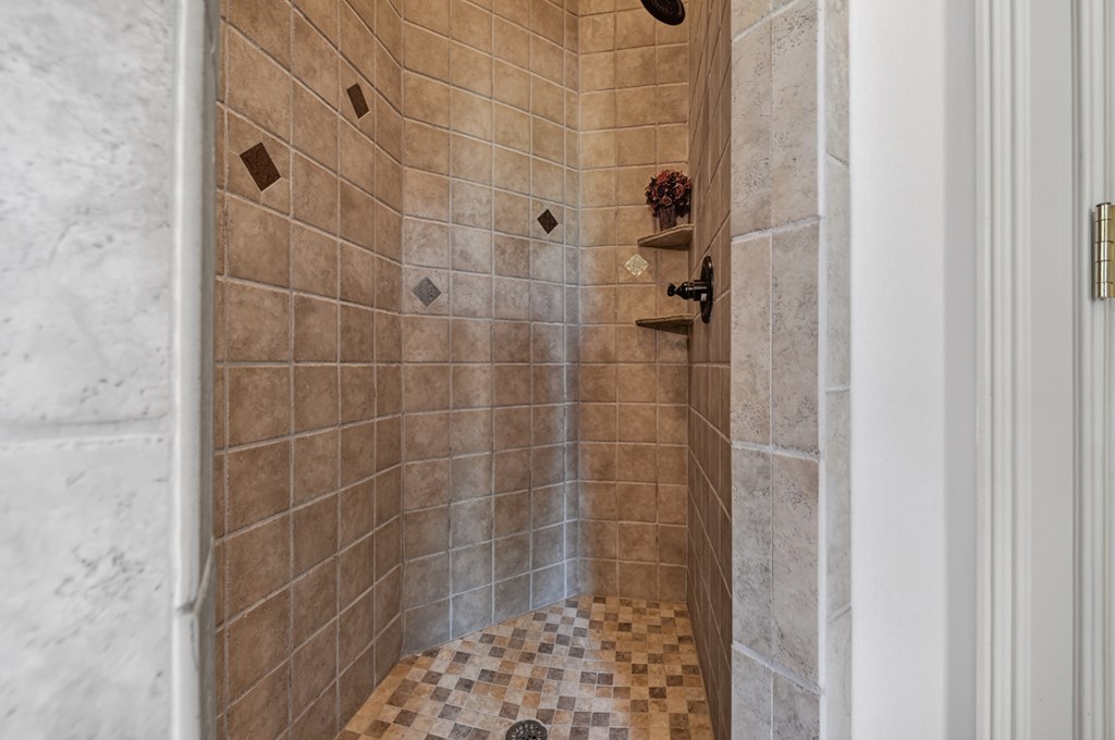 100 Fox Paw Leaf Court