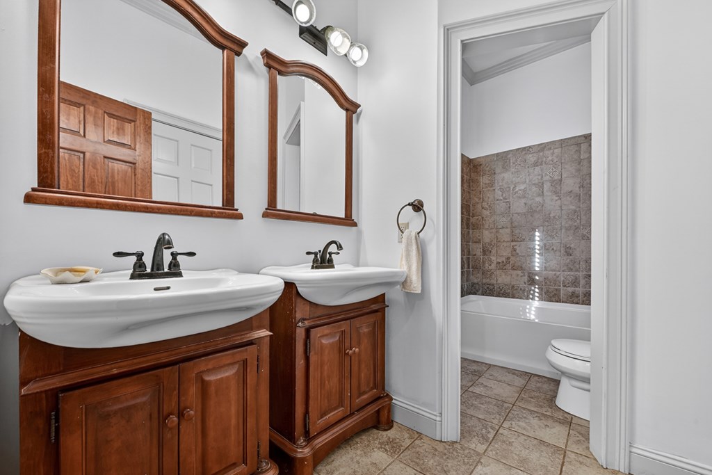 100 Fox Paw Leaf Court