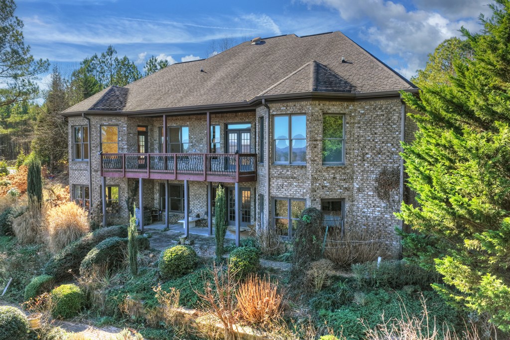 100 Fox Paw Leaf Court