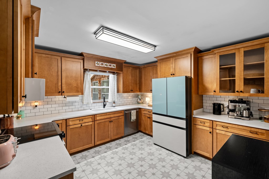 2641 E Highway 52
