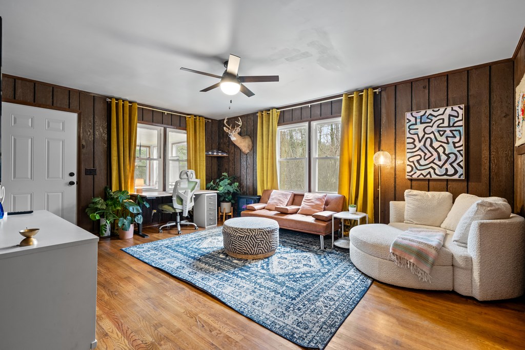 2641 E Highway 52