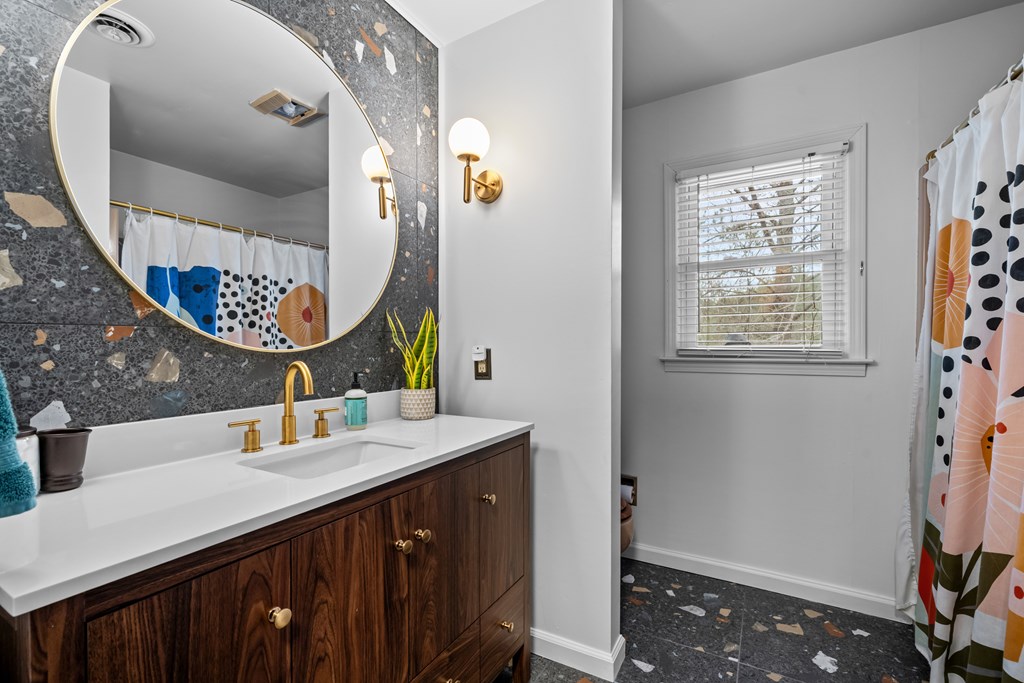 2641 E Highway 52