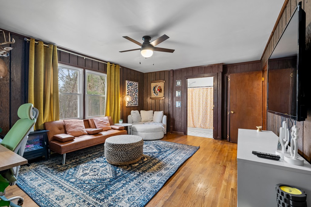 2641 E Highway 52