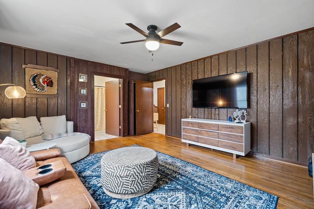 2641 E Highway 52