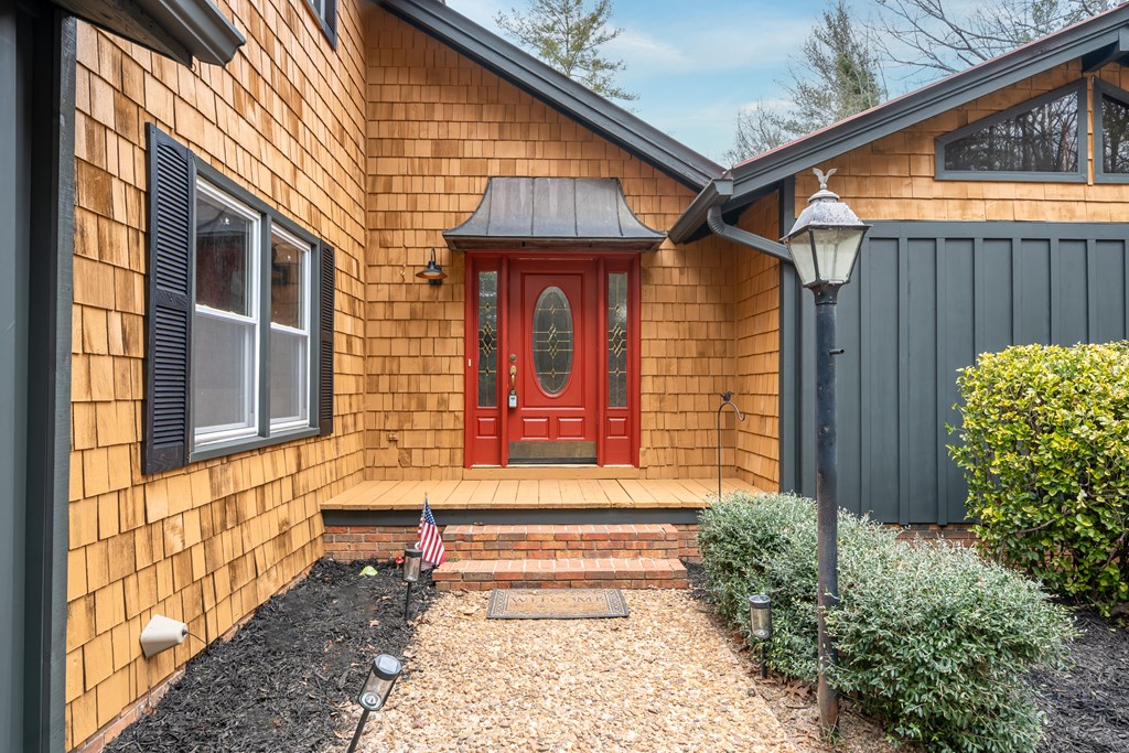 2641 E Highway 52