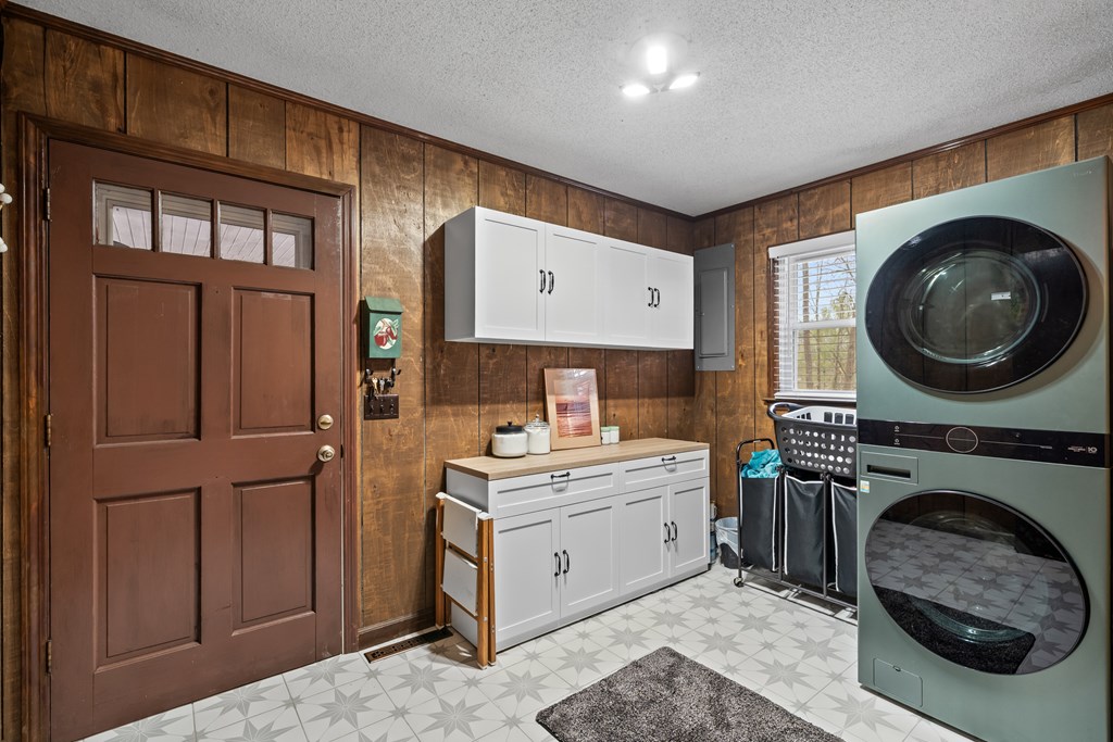 2641 E Highway 52