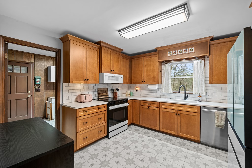 2641 E Highway 52