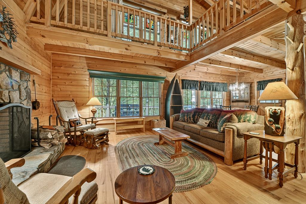 1048 Laurel Trail