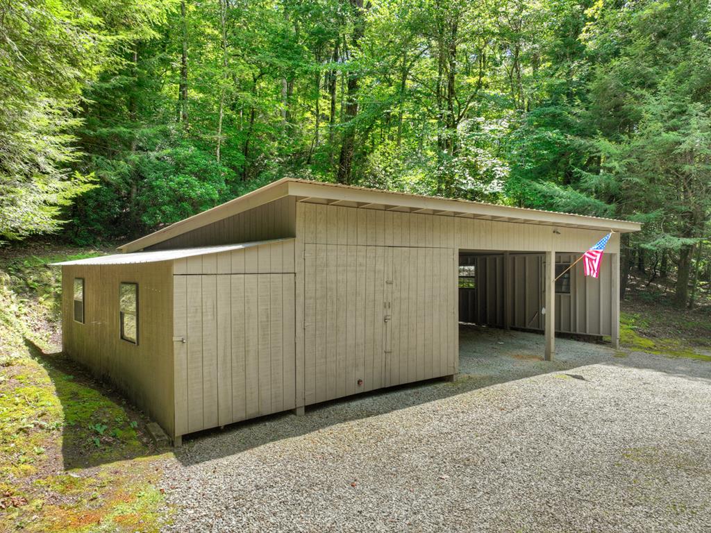 1048 Laurel Trail