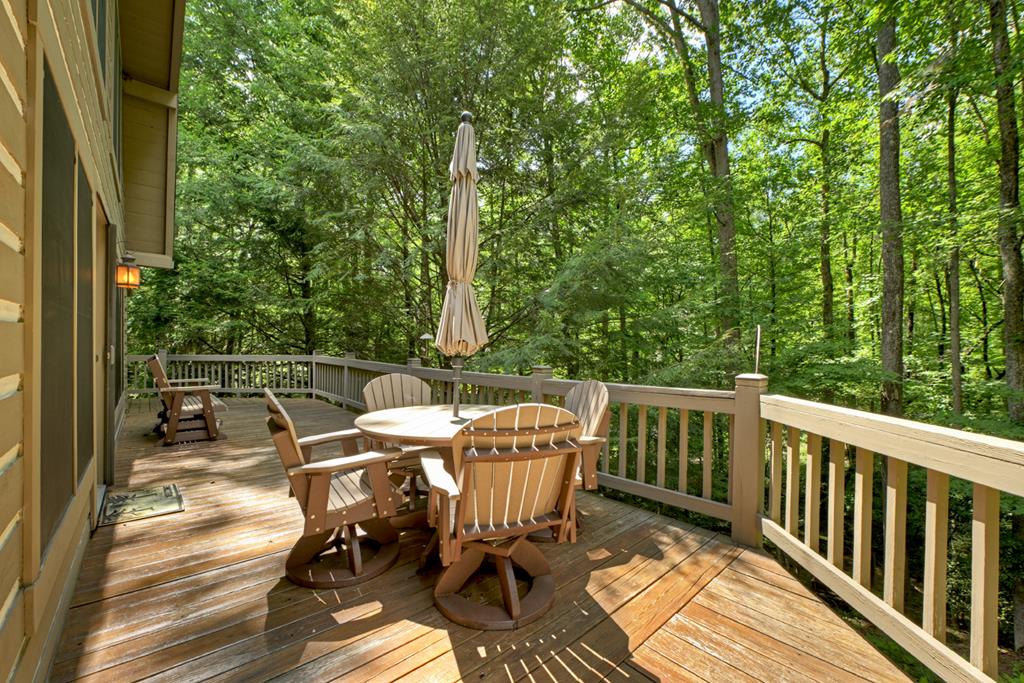 1048 Laurel Trail