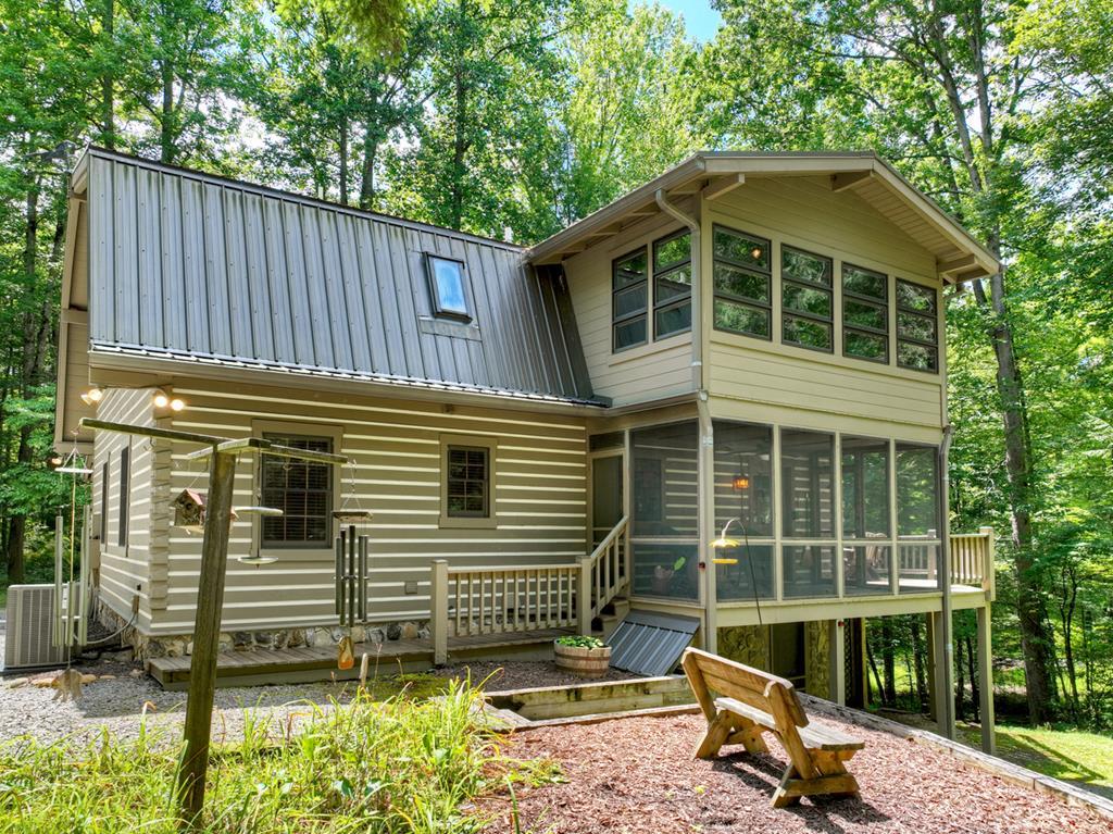 1048 Laurel Trail