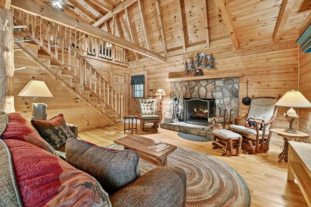 1048 Laurel Trail