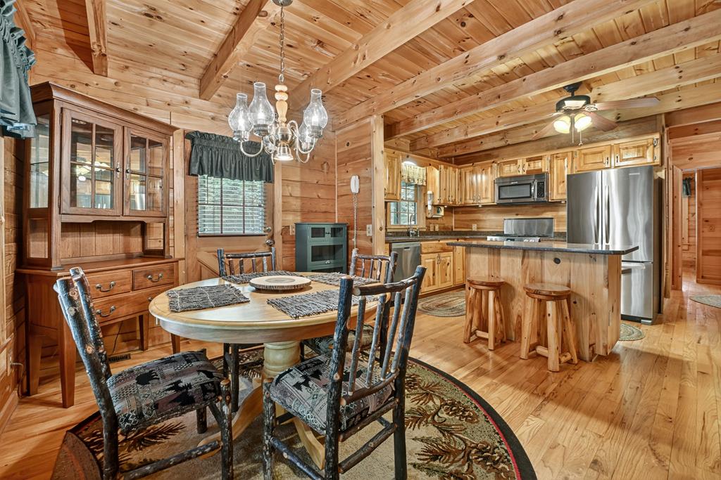 1048 Laurel Trail