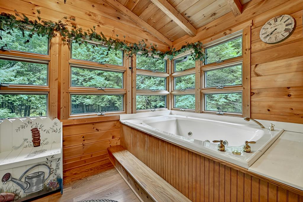 1048 Laurel Trail