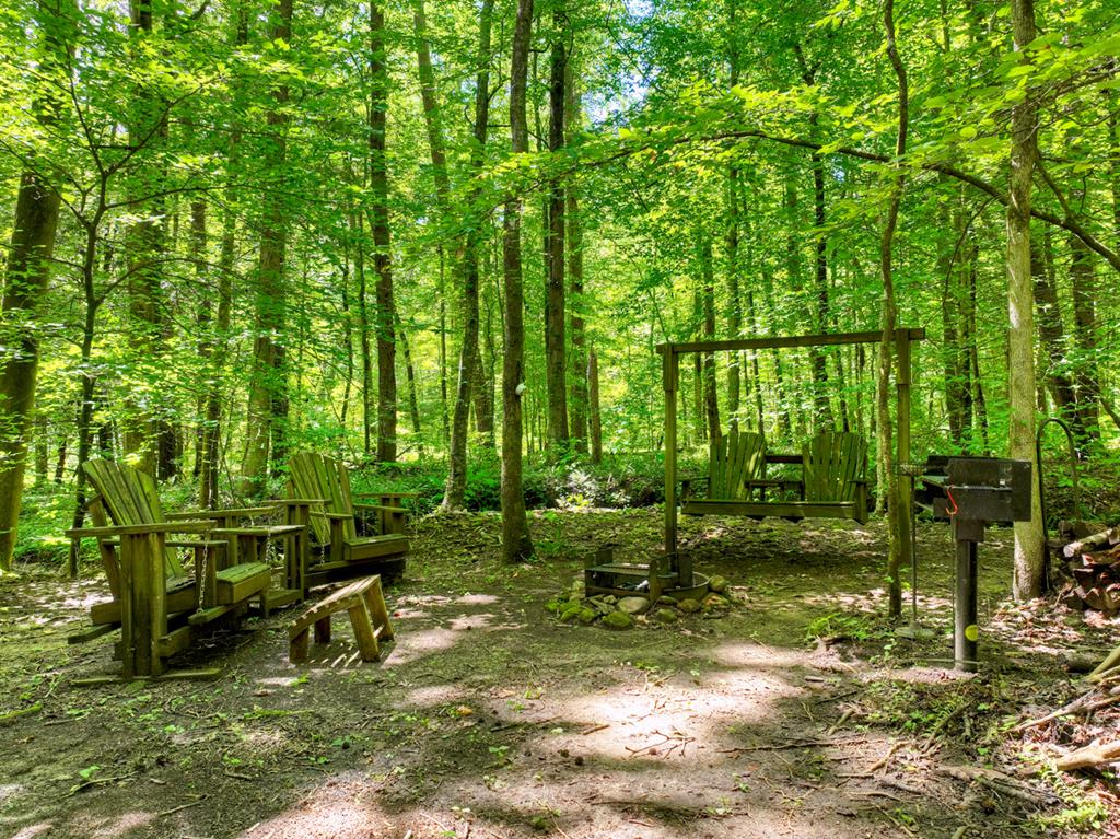 1048 Laurel Trail