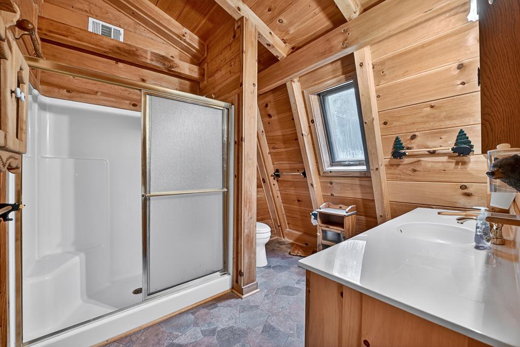 1048 Laurel Trail