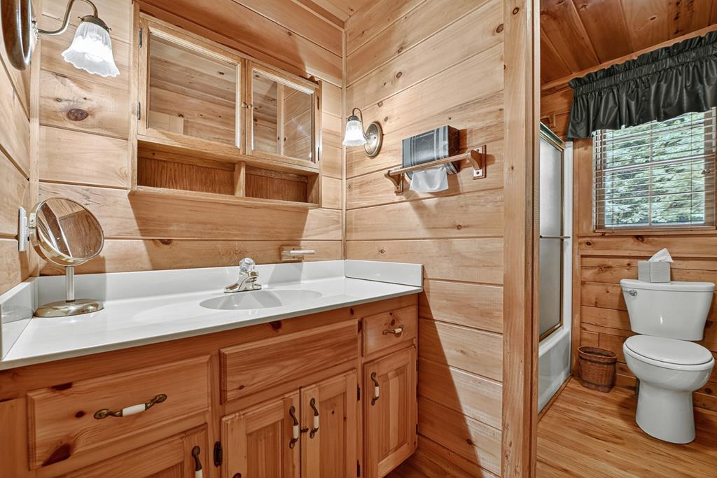 1048 Laurel Trail