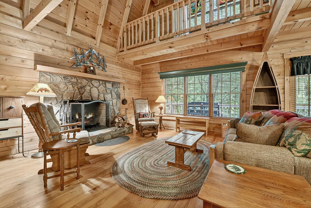 1048 Laurel Trail