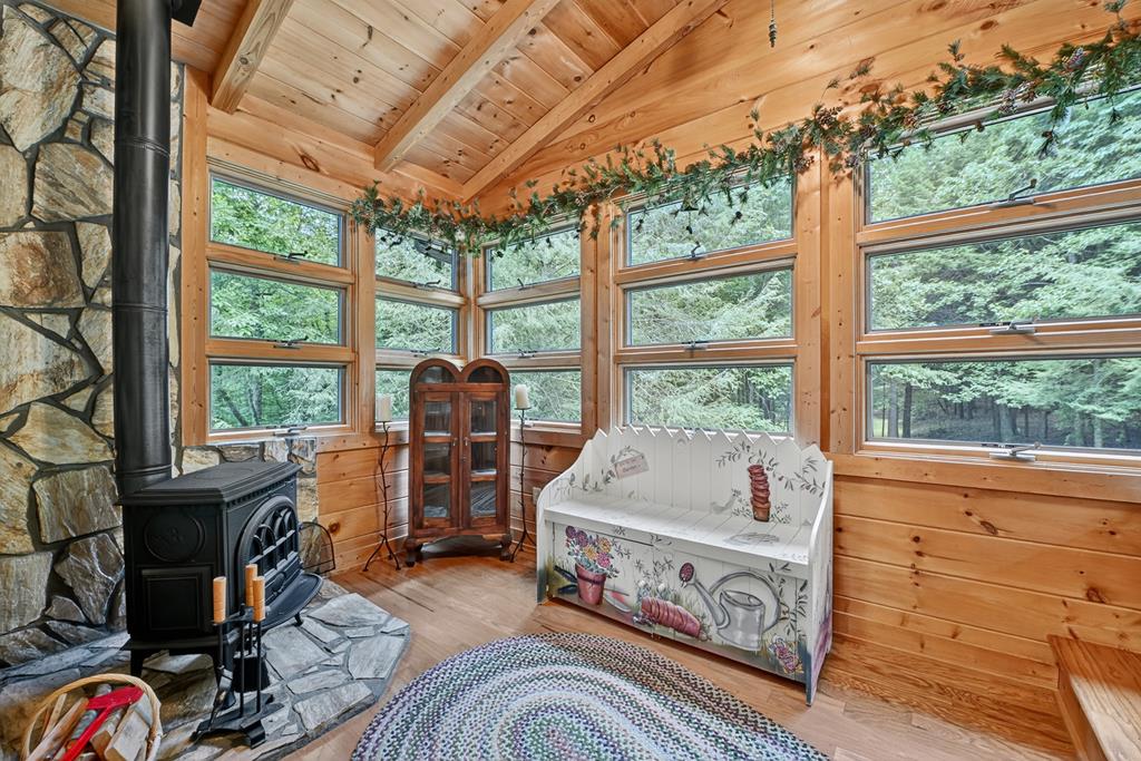 1048 Laurel Trail