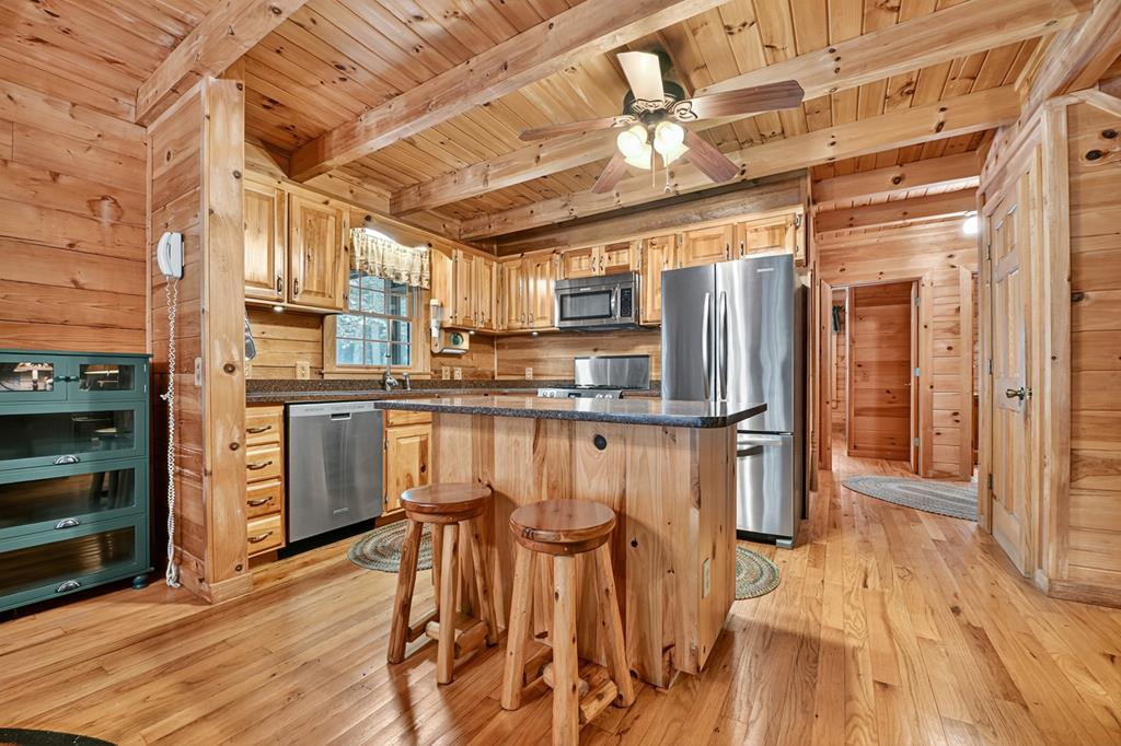 1048 Laurel Trail