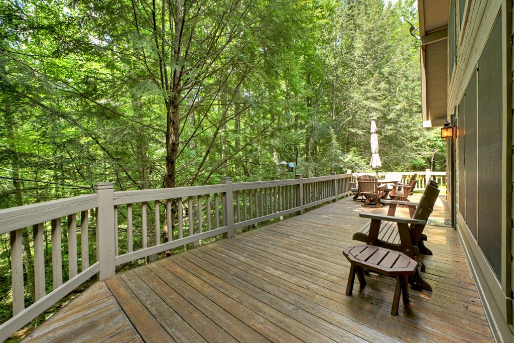 1048 Laurel Trail