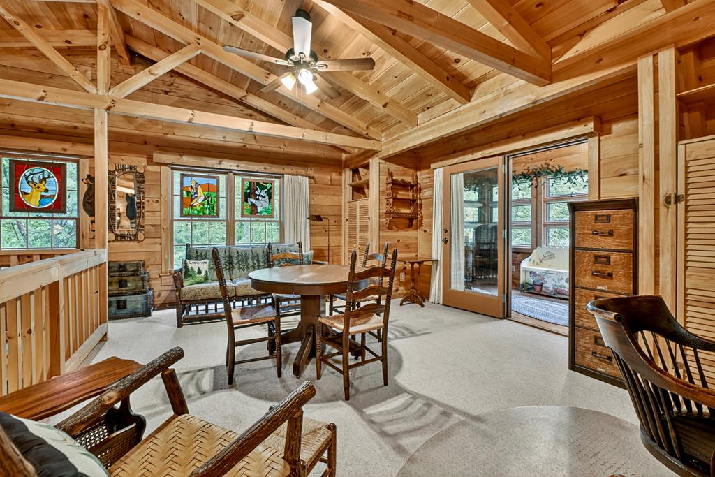 1048 Laurel Trail