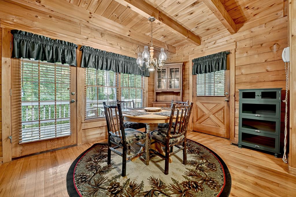 1048 Laurel Trail