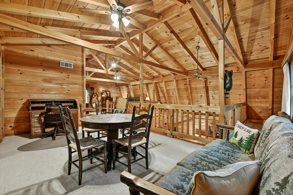 1048 Laurel Trail