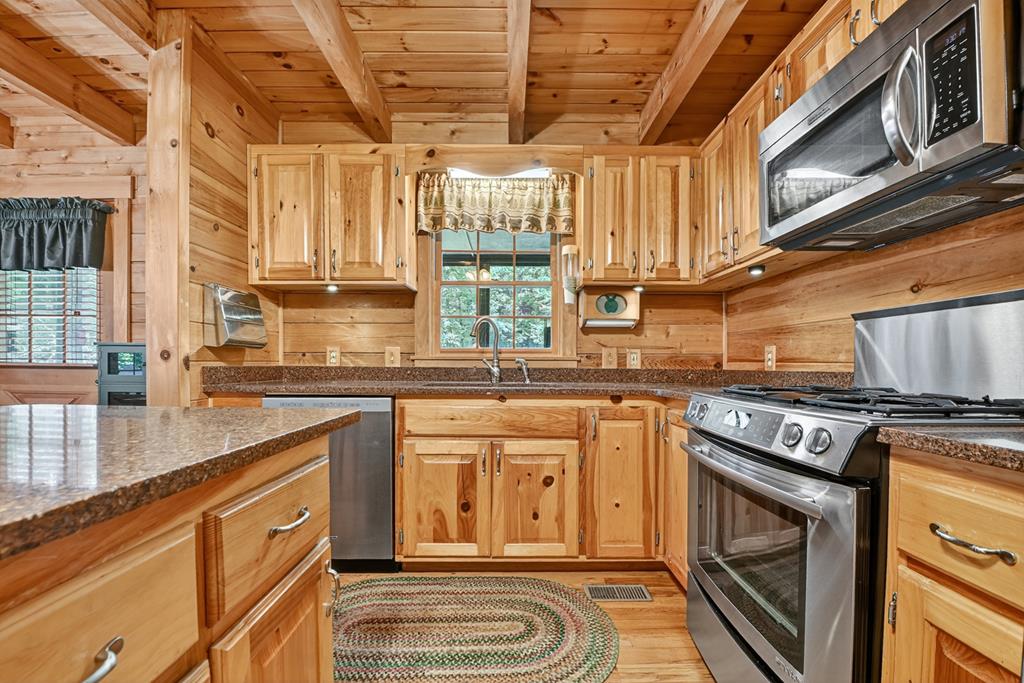 1048 Laurel Trail