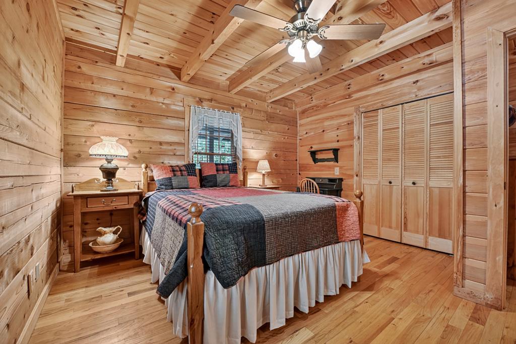 1048 Laurel Trail