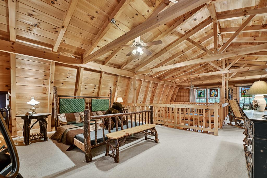 1048 Laurel Trail
