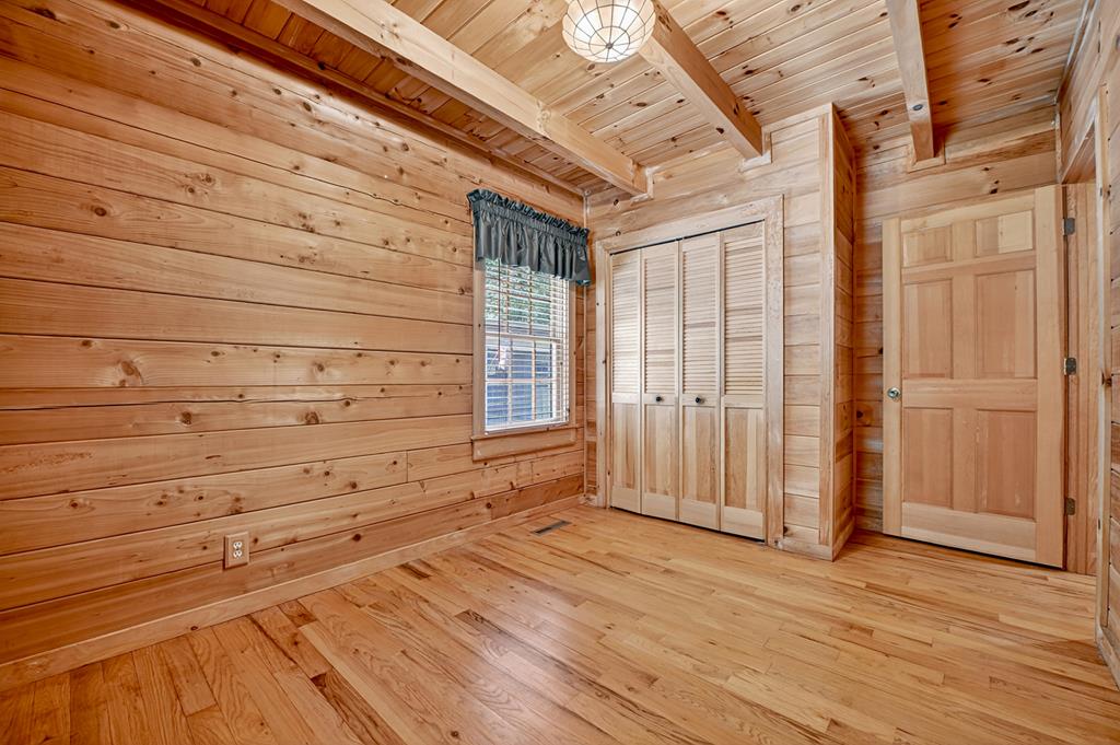 1048 Laurel Trail