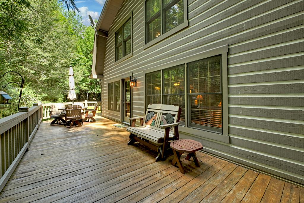 1048 Laurel Trail