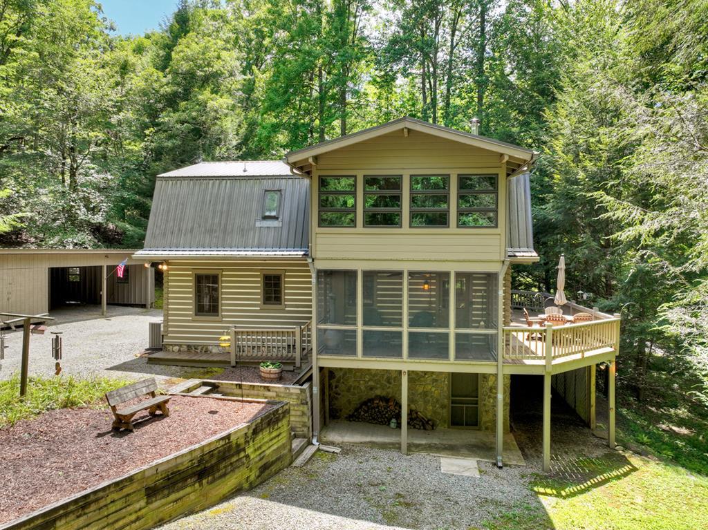 1048 Laurel Trail